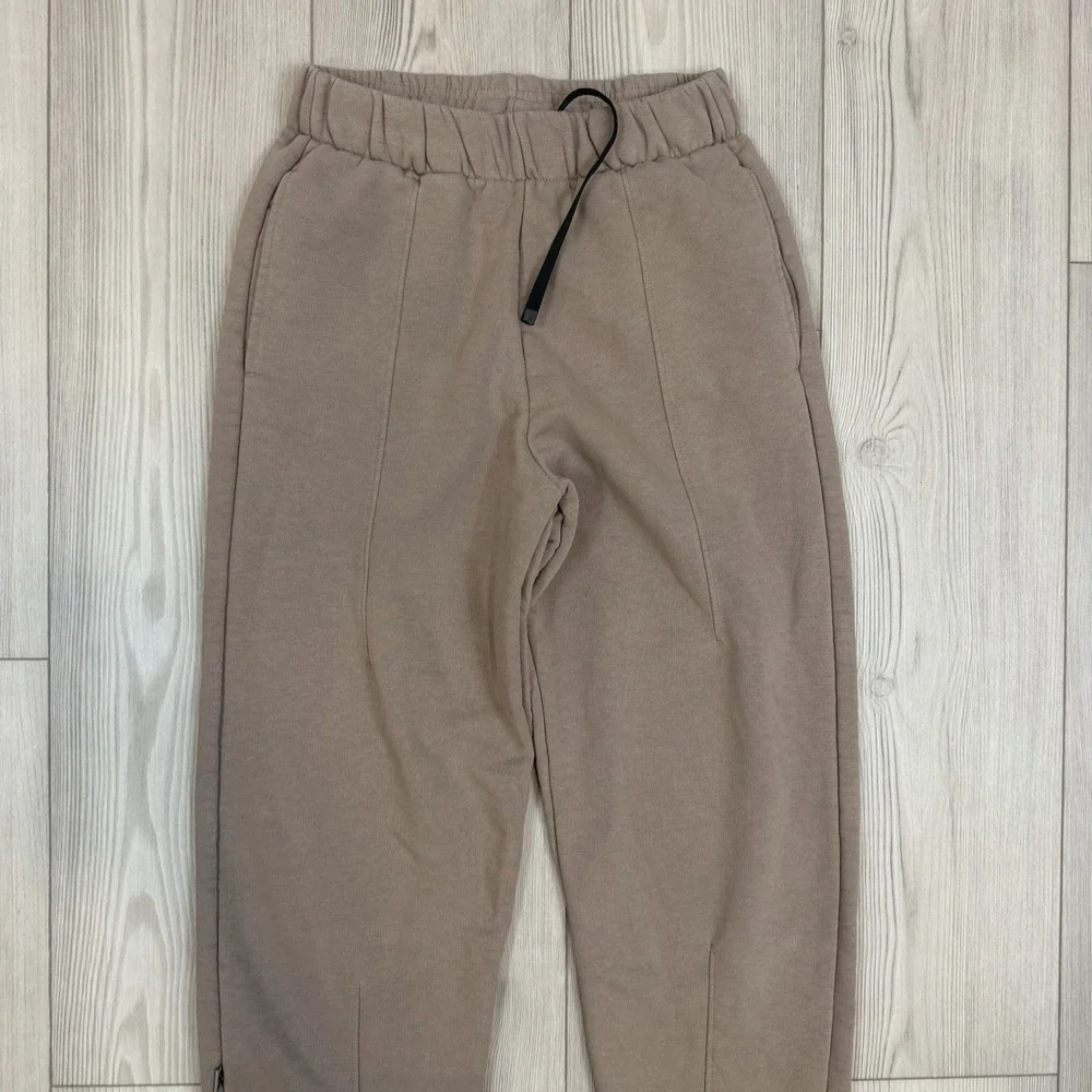 On Cloud Club Pants Sweatpants Taupe Brown LOOSE‎ FIT Size XS Retail $99